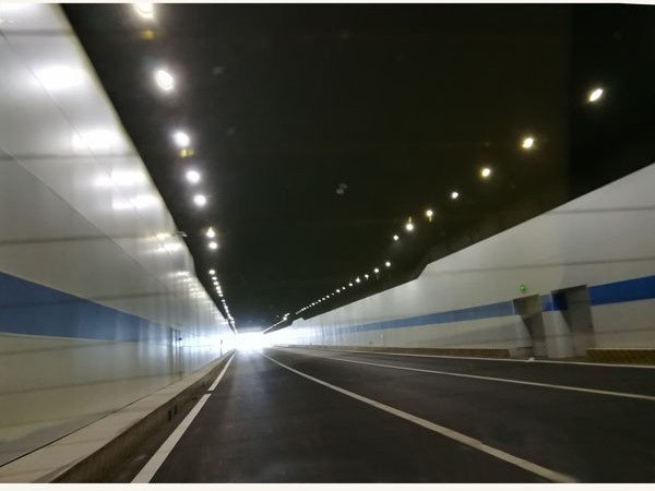 吉林長春東方廣場下穿隧道--隧道裝飾板項目