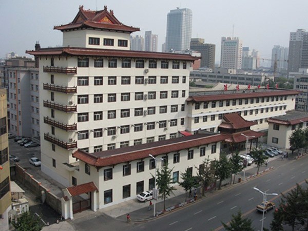 遼寧沈陽(yáng)市中醫(yī)院—無(wú)機(jī)預(yù)涂板項(xiàng)目
